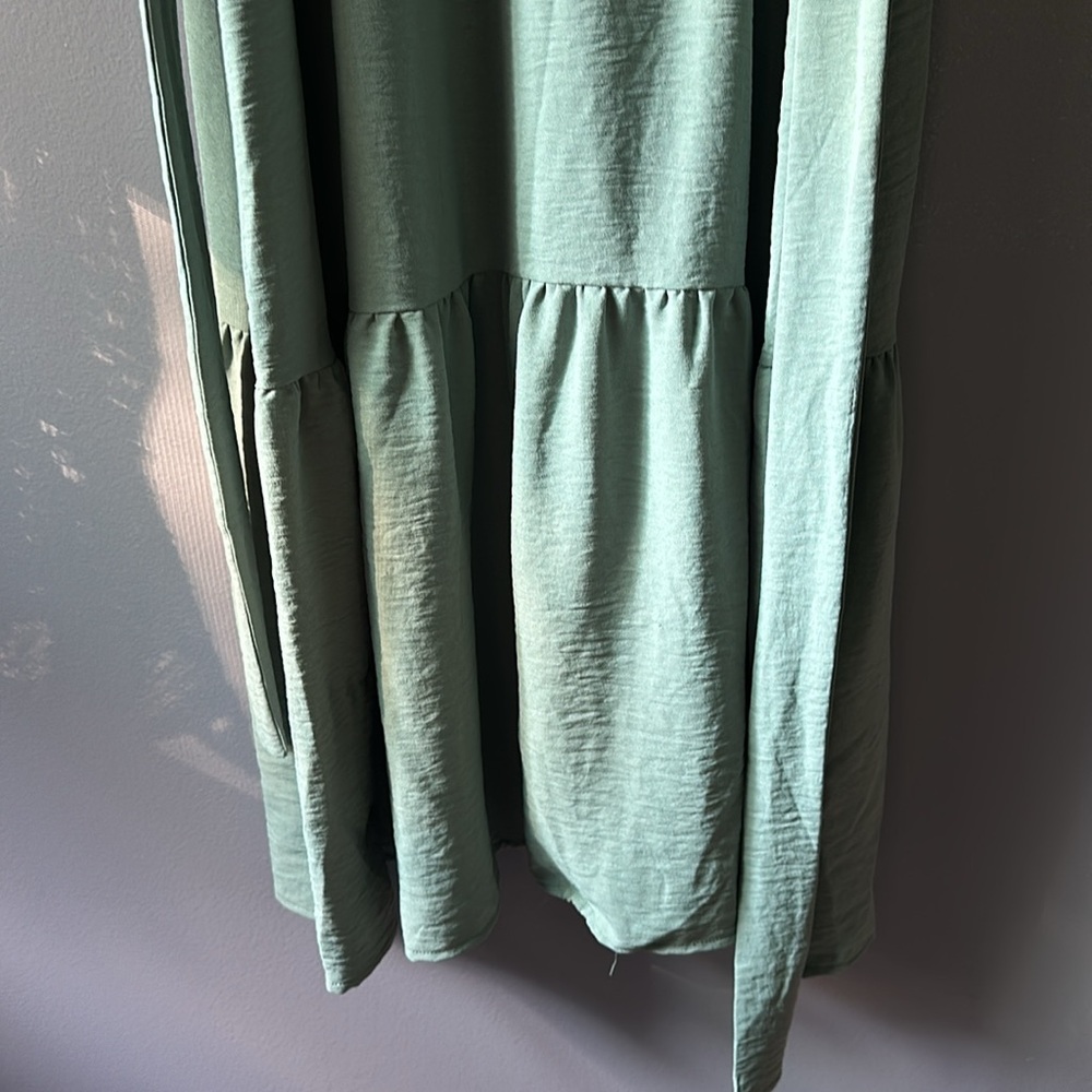 Lucky brand empire waist dress with V neck line and waist tie - Picture 4 of 6